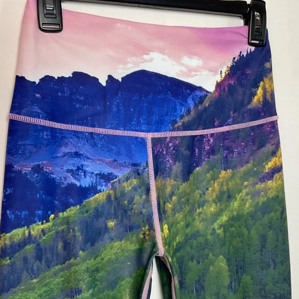 📦⛰️Get Lost leggings sz Small *Coupon Eligible* preowned FREE SHIPPING - Picture 2 of 14